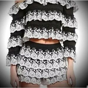 Gianni Bini Black/White Flower Skort, Size large